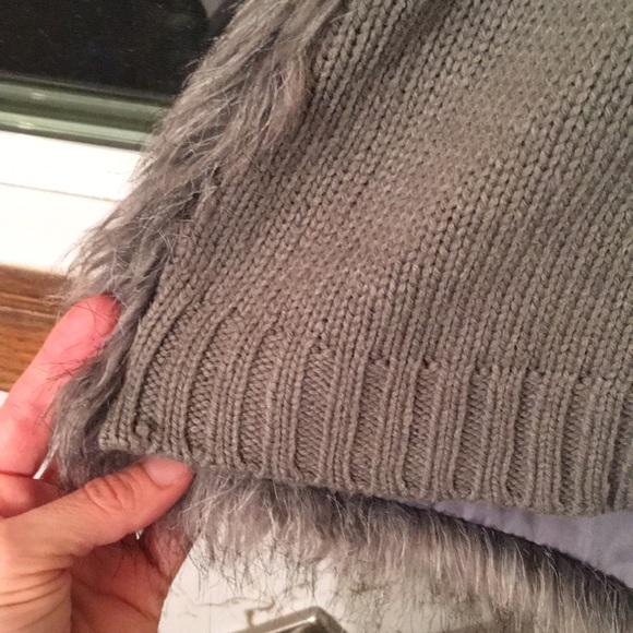 EUC Xhilaration faux fur vest, gray color, women size - Picture 12 of 14